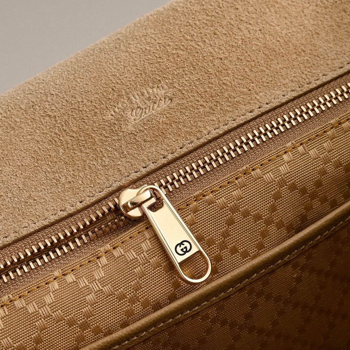 Gucci Paparazzo Medium Top Handle Bag-875018