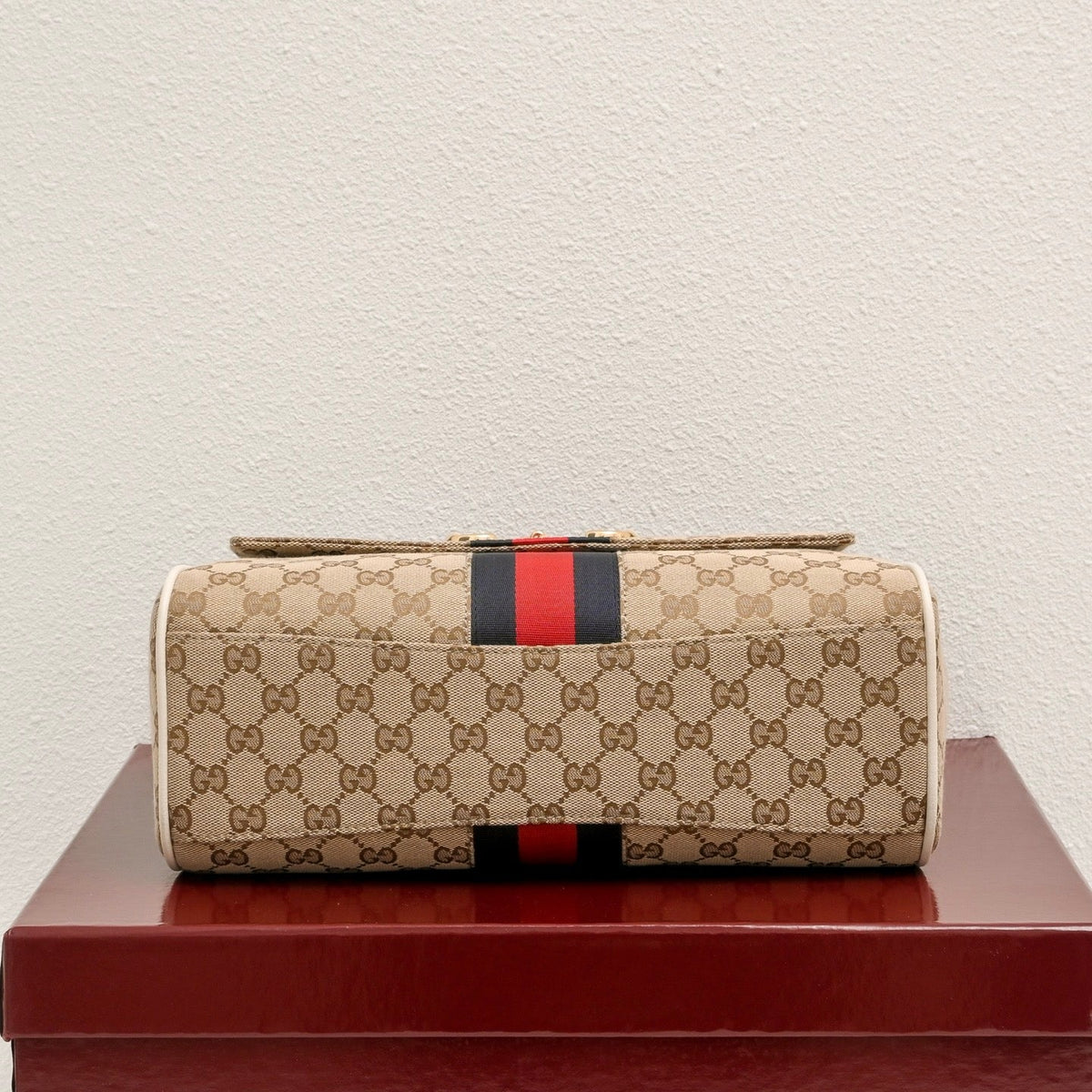 GUCCI GG Paparazzo Medium Shoulder Bag-875018